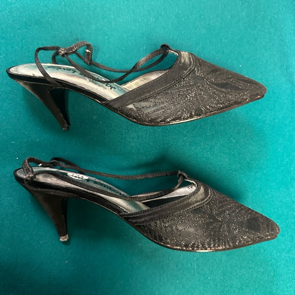 Jacques Levine Heels with lace pointed toe